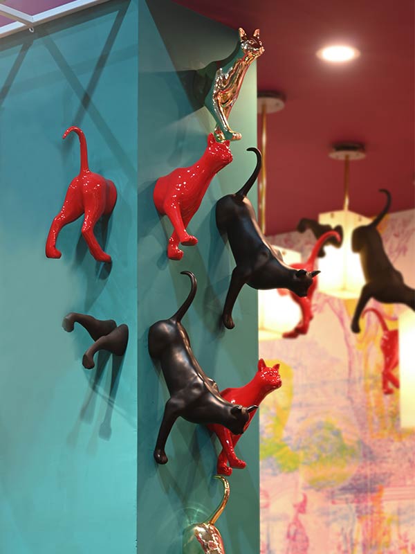 PEEPING CAT WALL DECOR