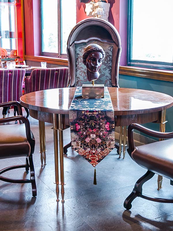 OASIS DINING TABLE